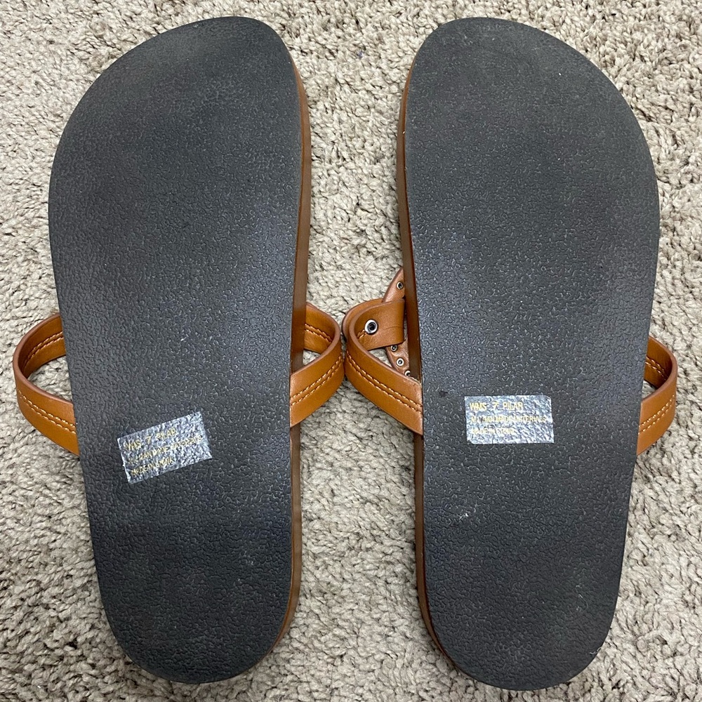 🤎DV by Dolce Vita • brown laser cut slip on sandal • 7 - Picture 7 of 8